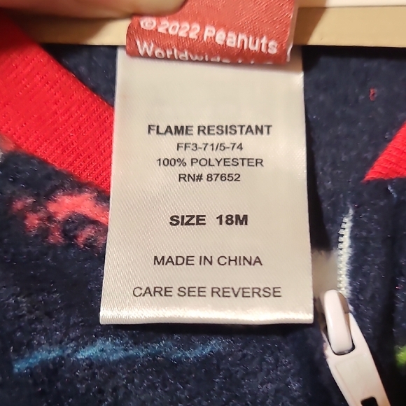 Peanuts Snowman Footie Pajama - Navy and Red NWT 18 Months - Picture 5 of 9